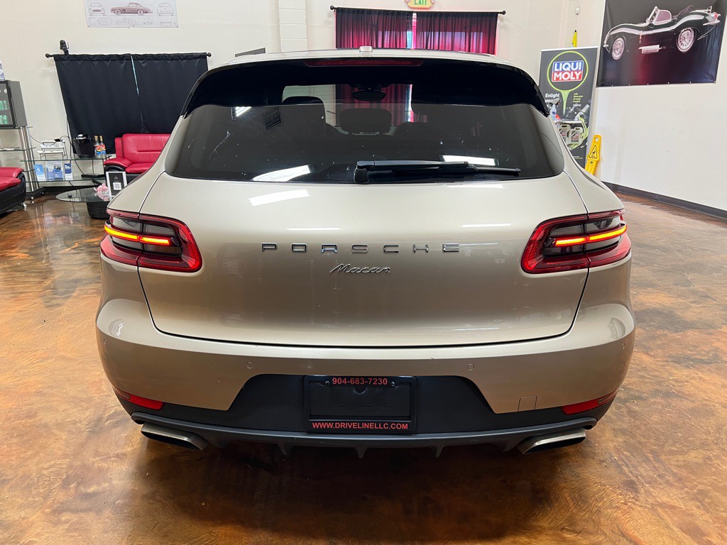 2017 Porsche Macan Image 8