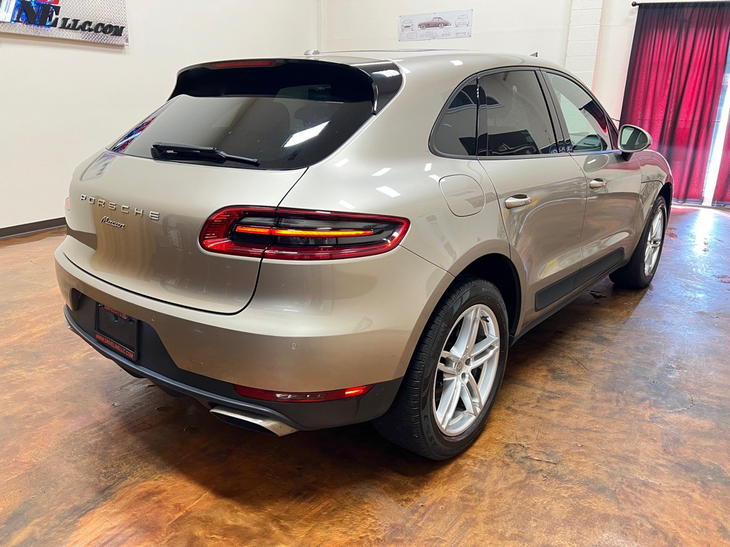 2017 Porsche Macan Image 9
