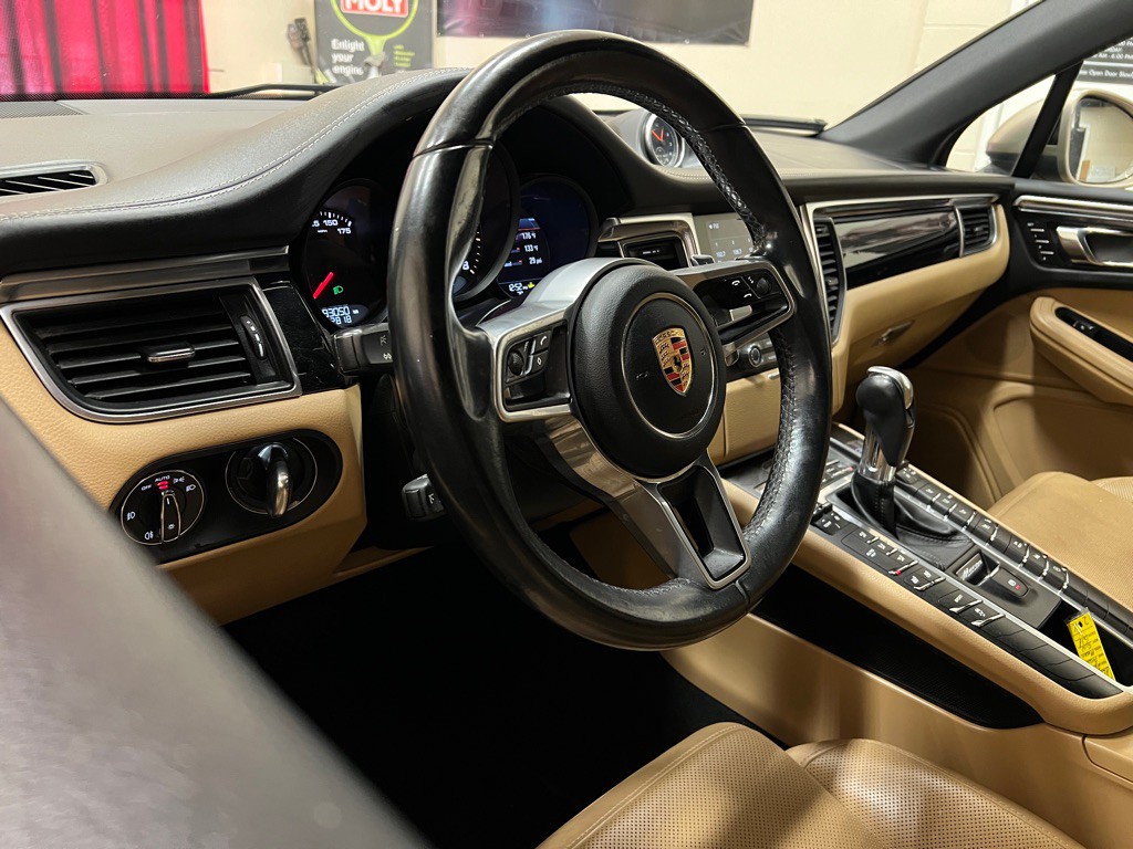 2017 Porsche Macan Image 13