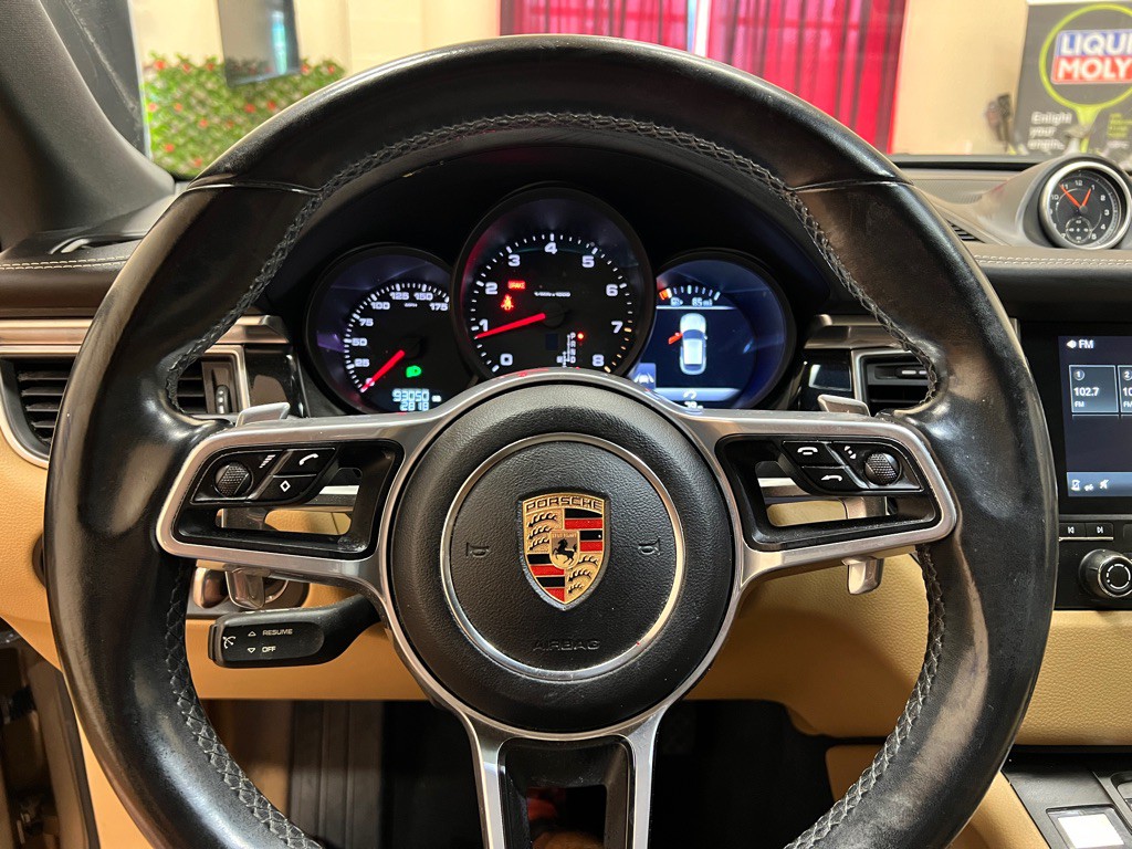 2017 Porsche Macan Image 18