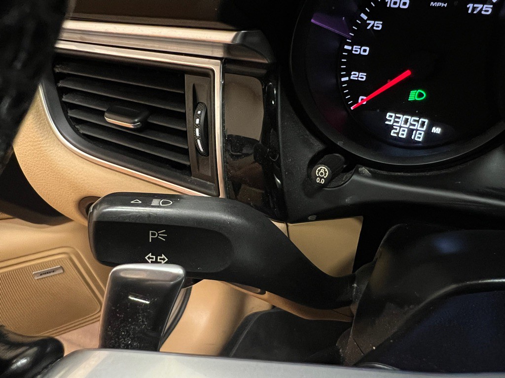 2017 Porsche Macan Image 20
