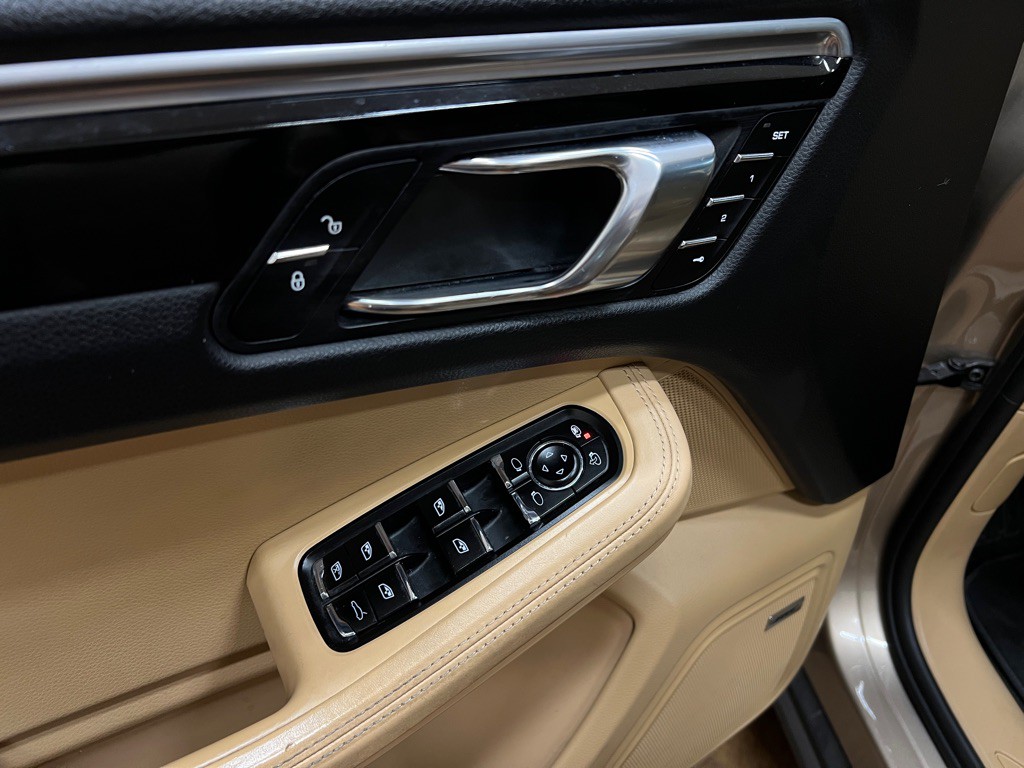 2017 Porsche Macan Image 27