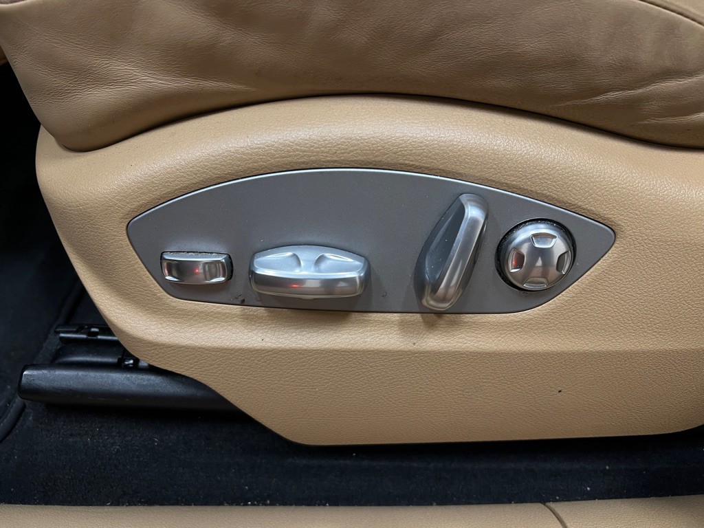 2017 Porsche Macan Image 28