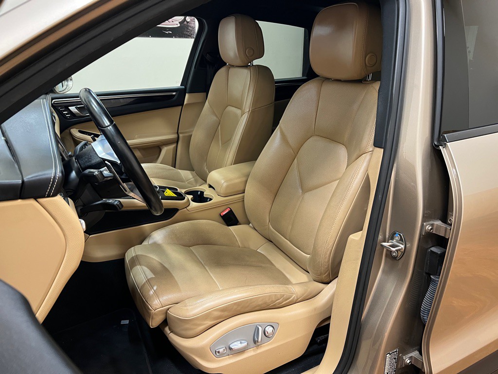 2017 Porsche Macan Image 29
