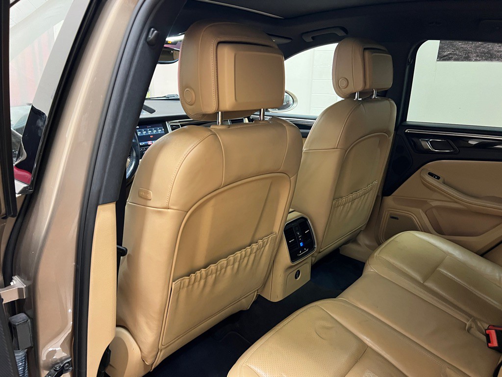 2017 Porsche Macan Image 30