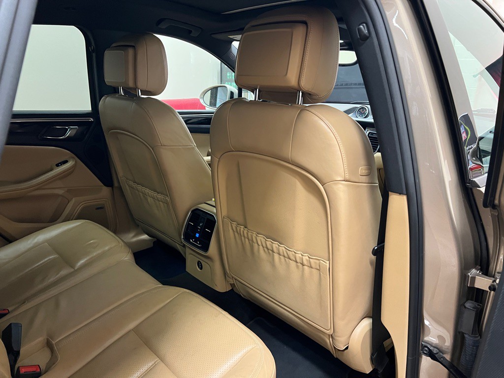 2017 Porsche Macan Image 33