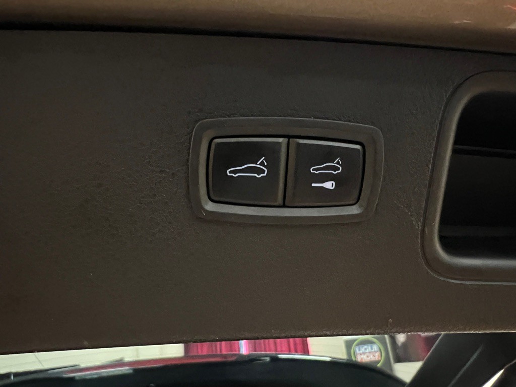 2017 Porsche Macan Image 36