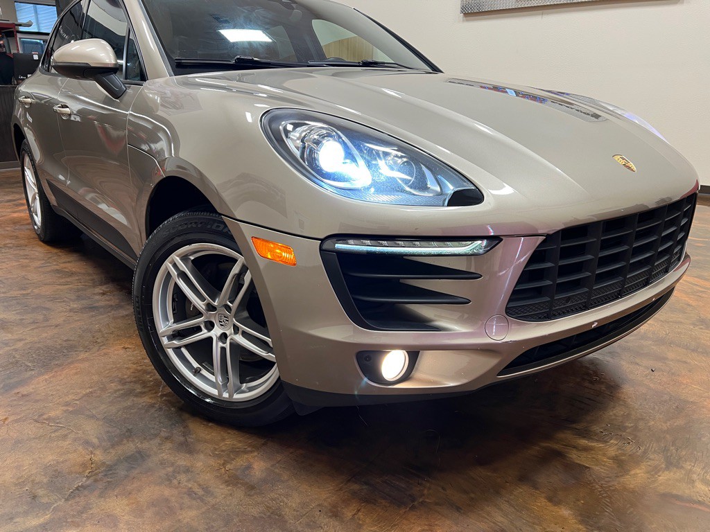 2017 Porsche Macan Image 38