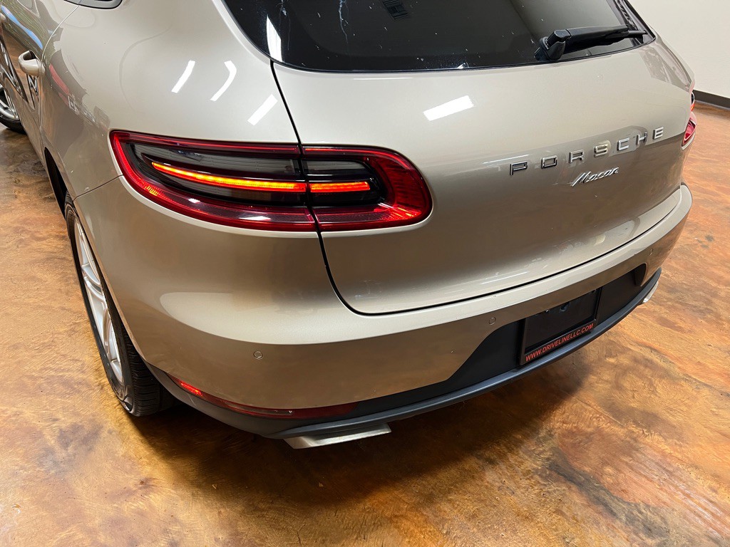 2017 Porsche Macan Image 43
