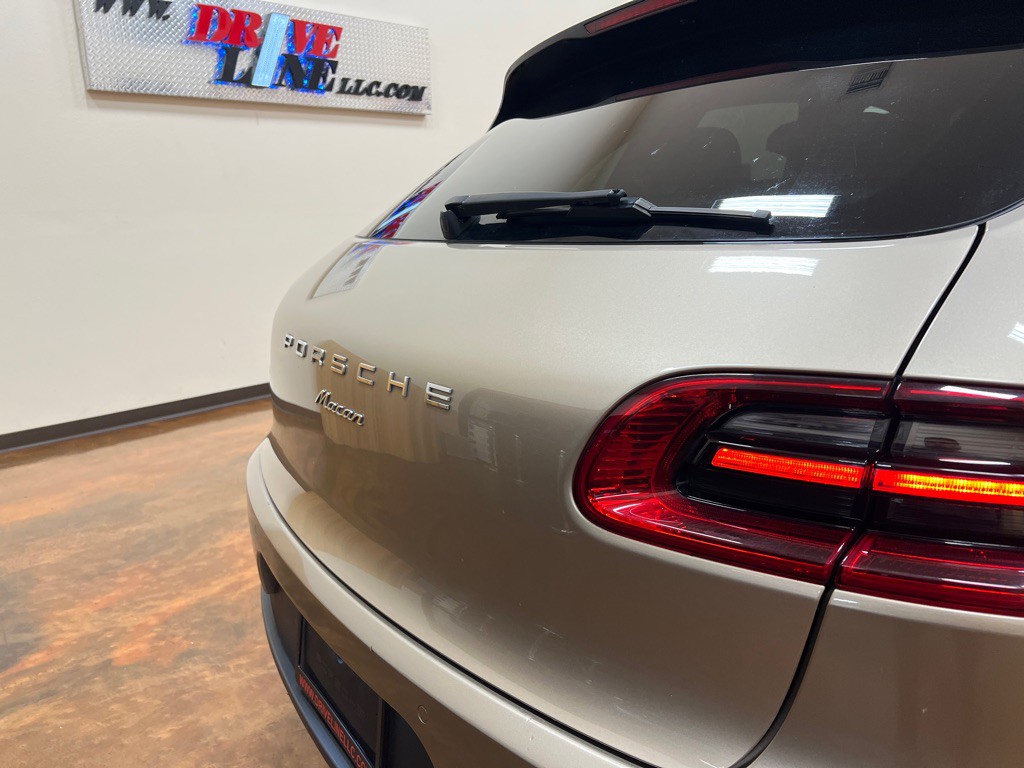 2017 Porsche Macan Image 45