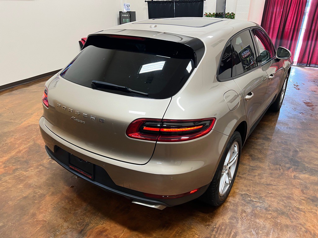 2017 Porsche Macan Image 47