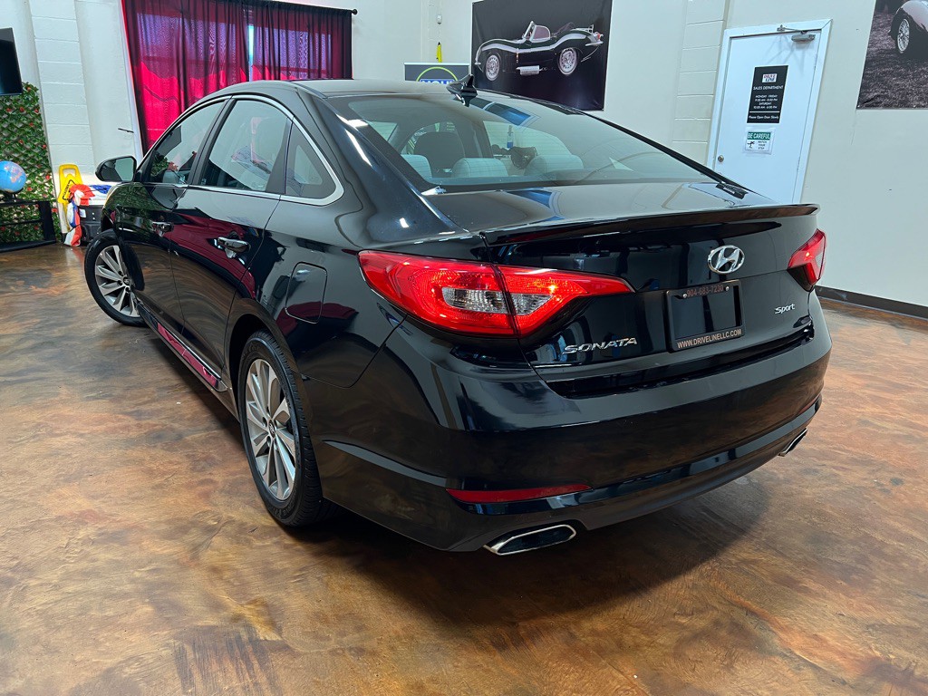 2017 Hyundai Sonata Image 2