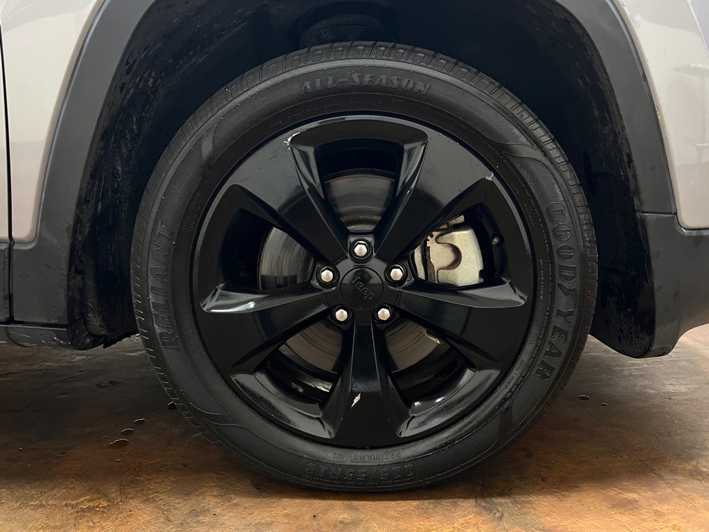 2016 Jeep Cherokee Image 11