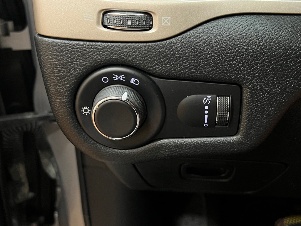 2016 Jeep Cherokee Image 22