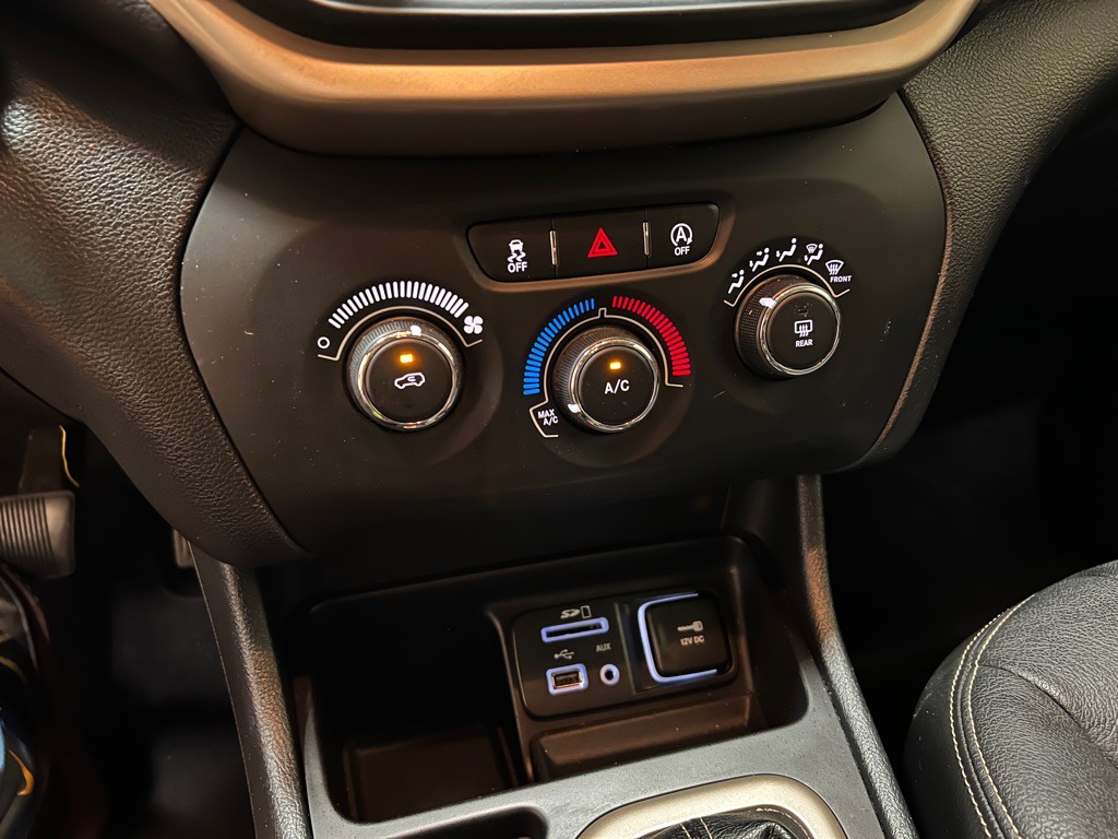 2016 Jeep Cherokee Image 24