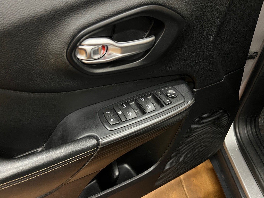 2016 Jeep Cherokee Image 27