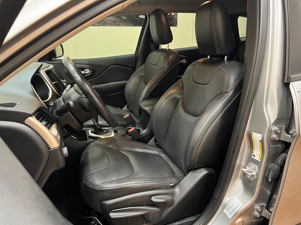 2016 Jeep Cherokee Image 28
