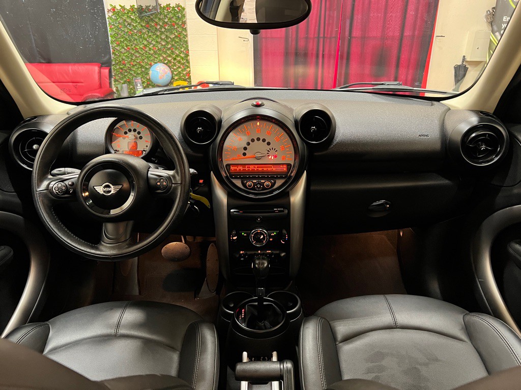 2013 MINI Cooper Image 14