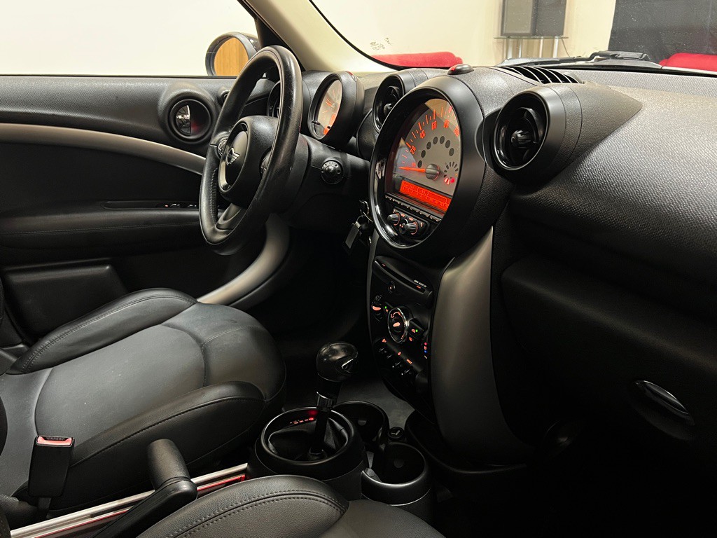 2013 MINI Cooper Image 15