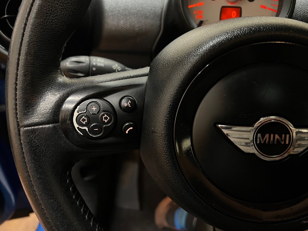 2013 MINI Cooper Image 17