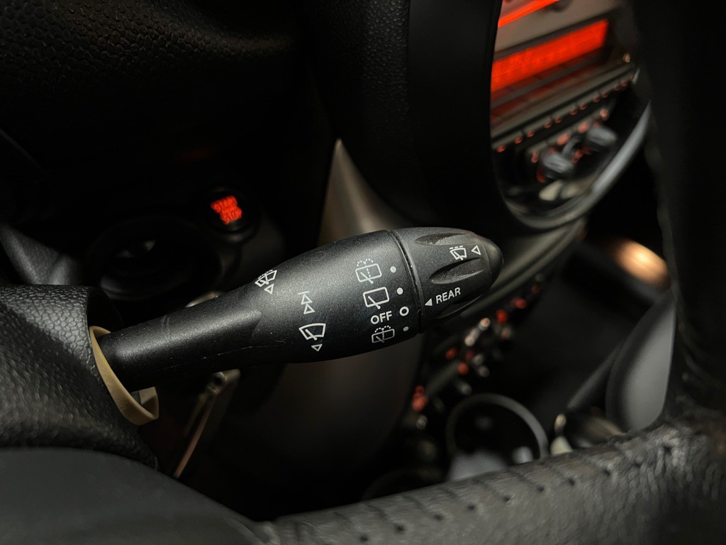 2013 MINI Cooper Image 21
