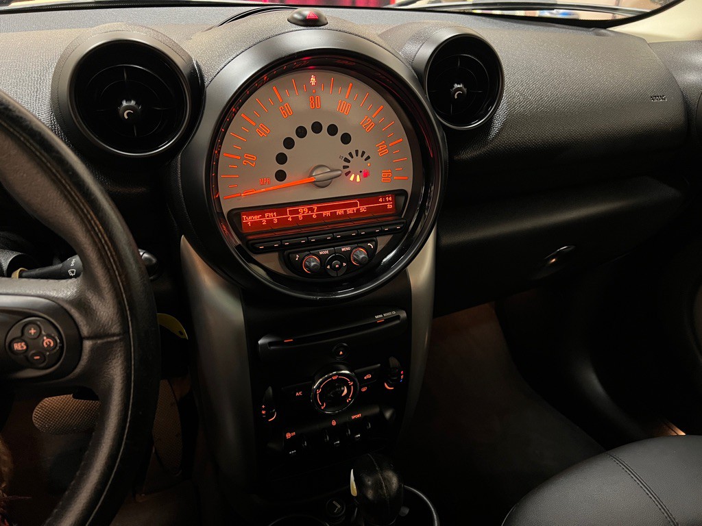 2013 MINI Cooper Image 22