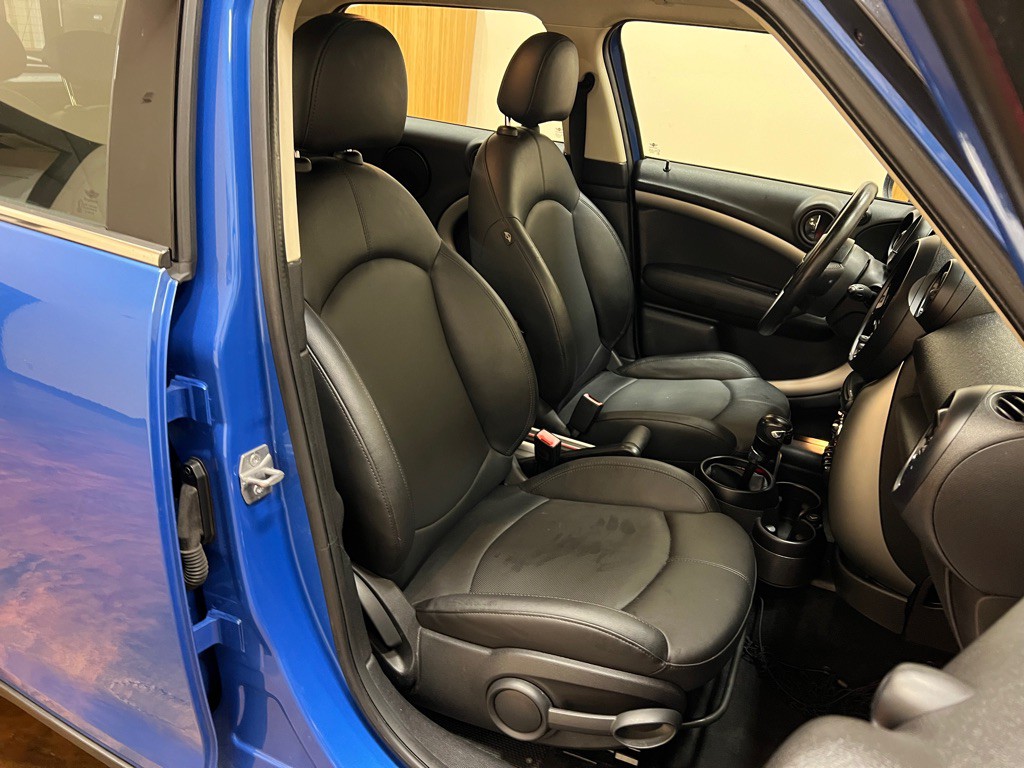 2013 MINI Cooper Image 32