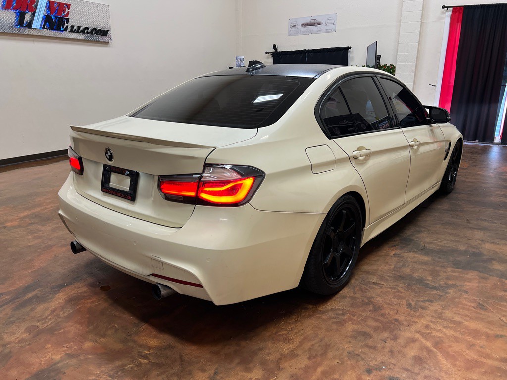 2015 BMW 3 Series Image 9