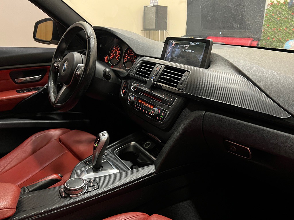2015 BMW 3 Series Image 15