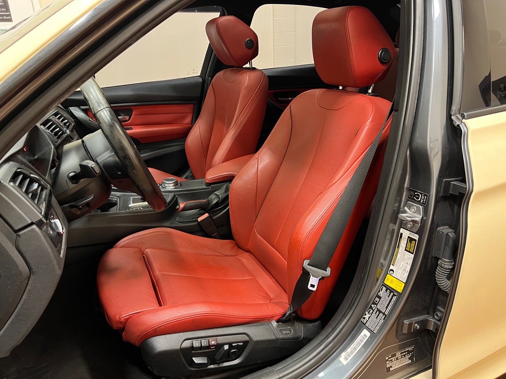 2015 BMW 3 Series Image 30