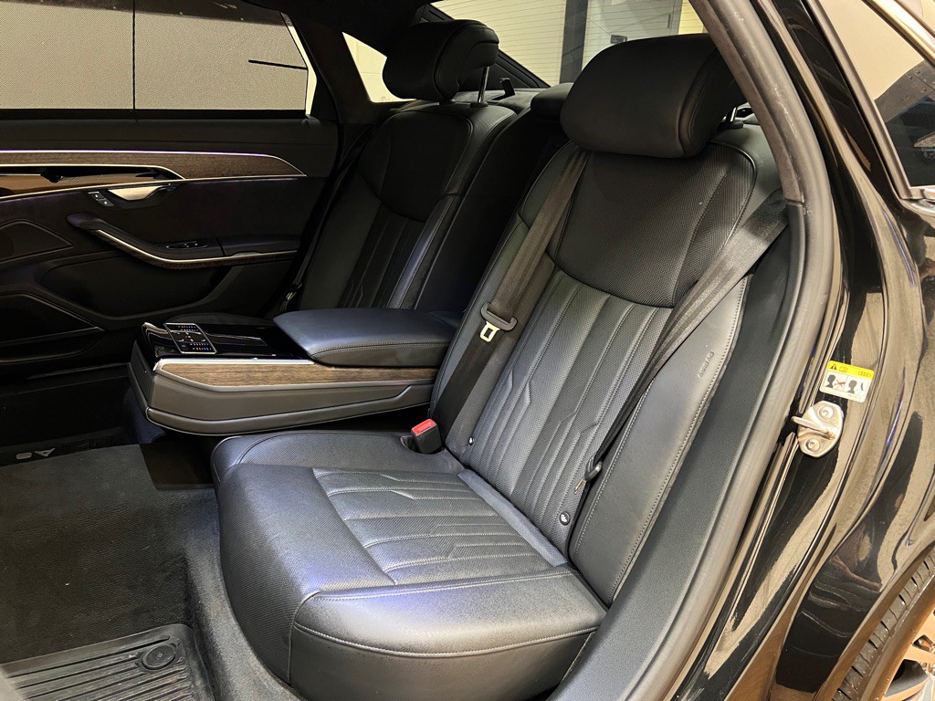 2019 Audi A8 Image 32