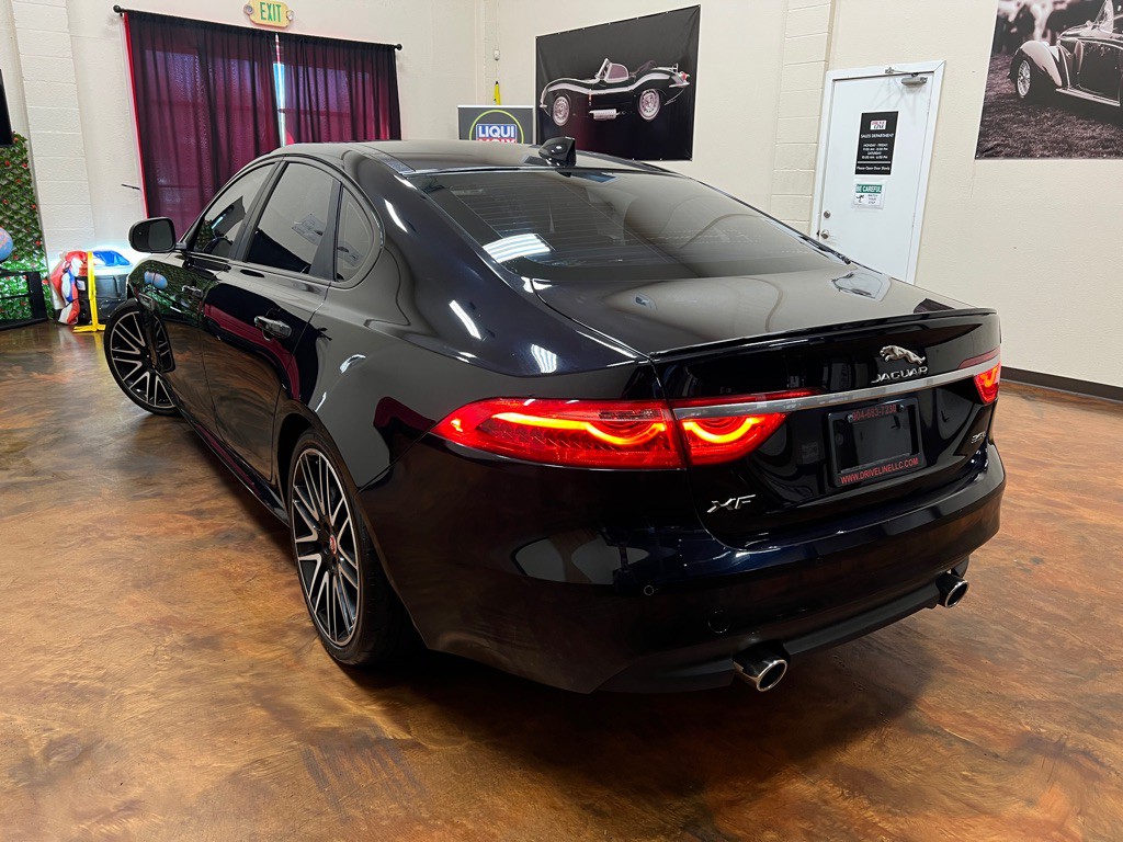 2017 Jaguar XF Image 2