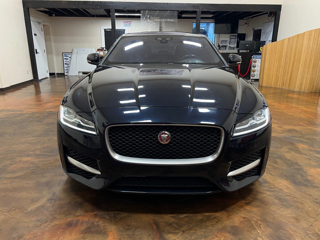 2017 Jaguar XF Image 4