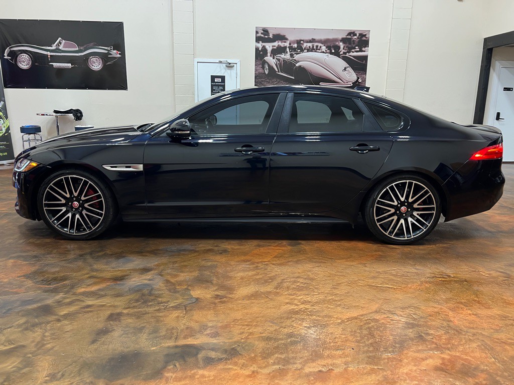 2017 Jaguar XF Image 6