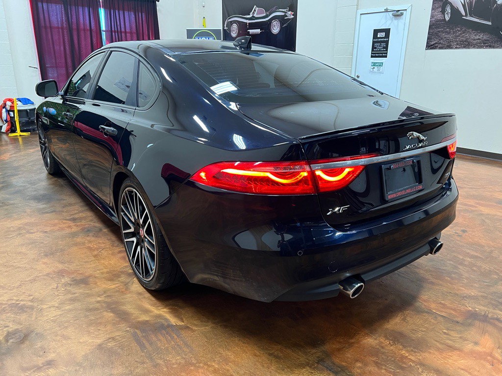 2017 Jaguar XF Image 7