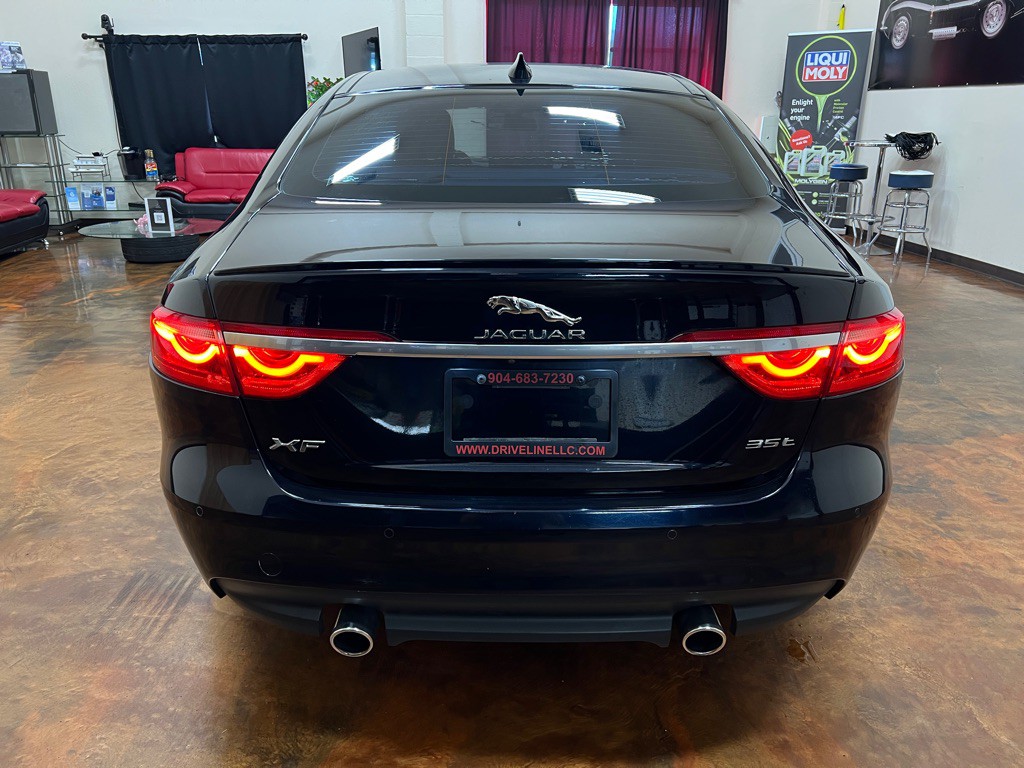 2017 Jaguar XF Image 8