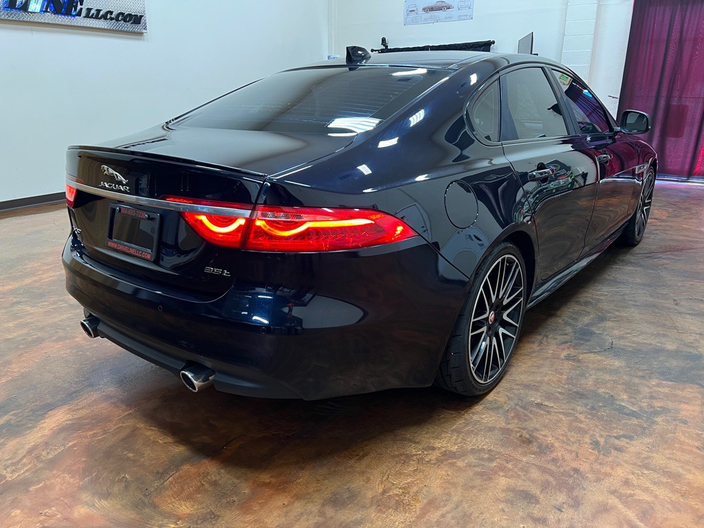 2017 Jaguar XF Image 9
