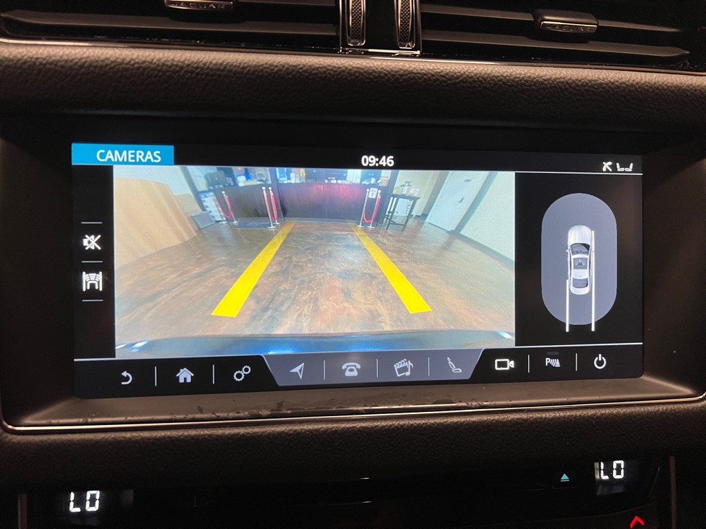 2017 Jaguar XF Image 22