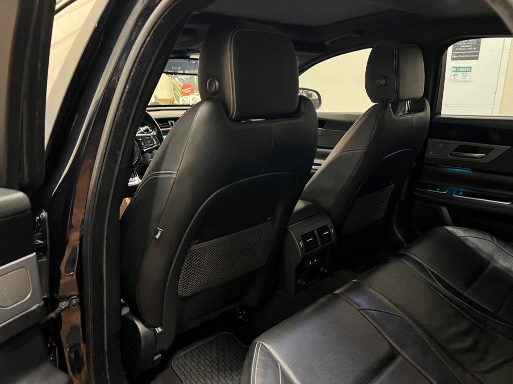 2017 Jaguar XF Image 28