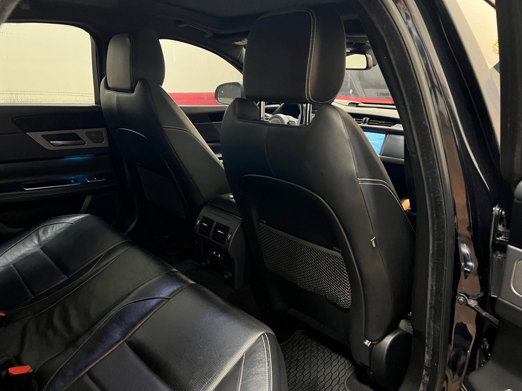 2017 Jaguar XF Image 31