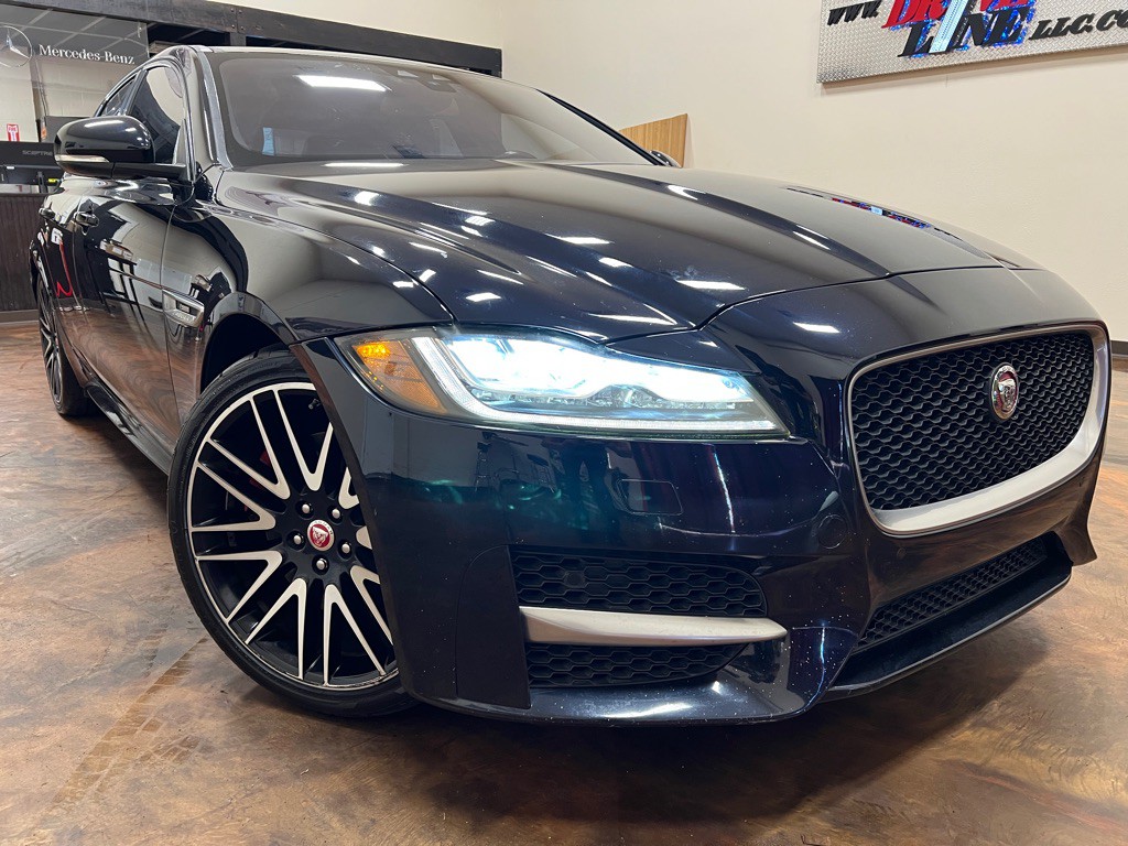 2017 Jaguar XF Image 36
