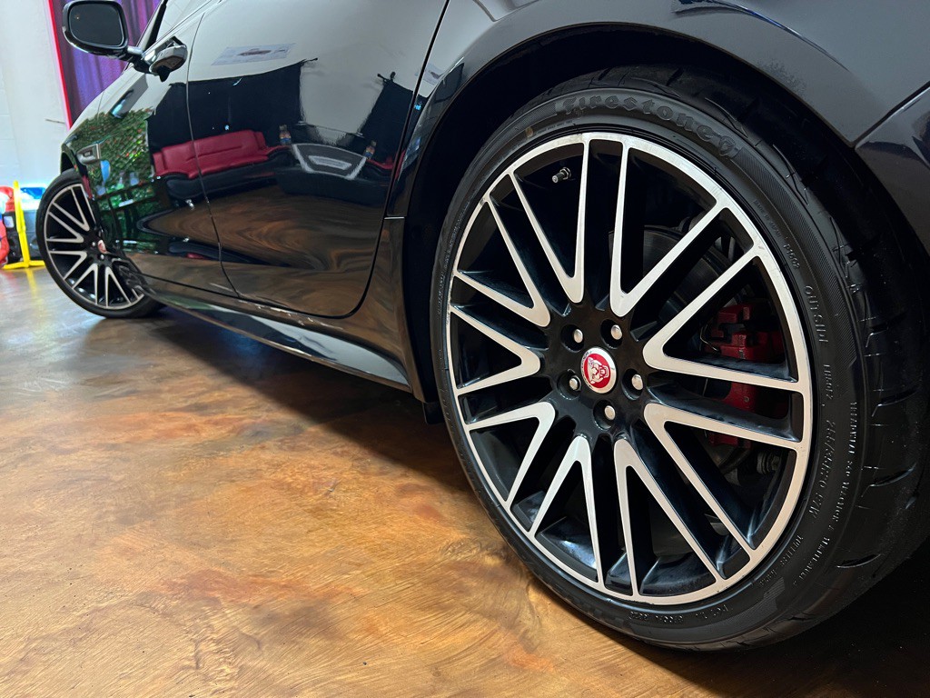 2017 Jaguar XF Image 39