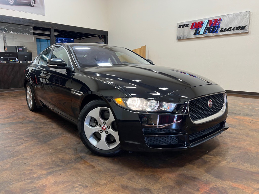 2017 Jaguar XE Image 1
