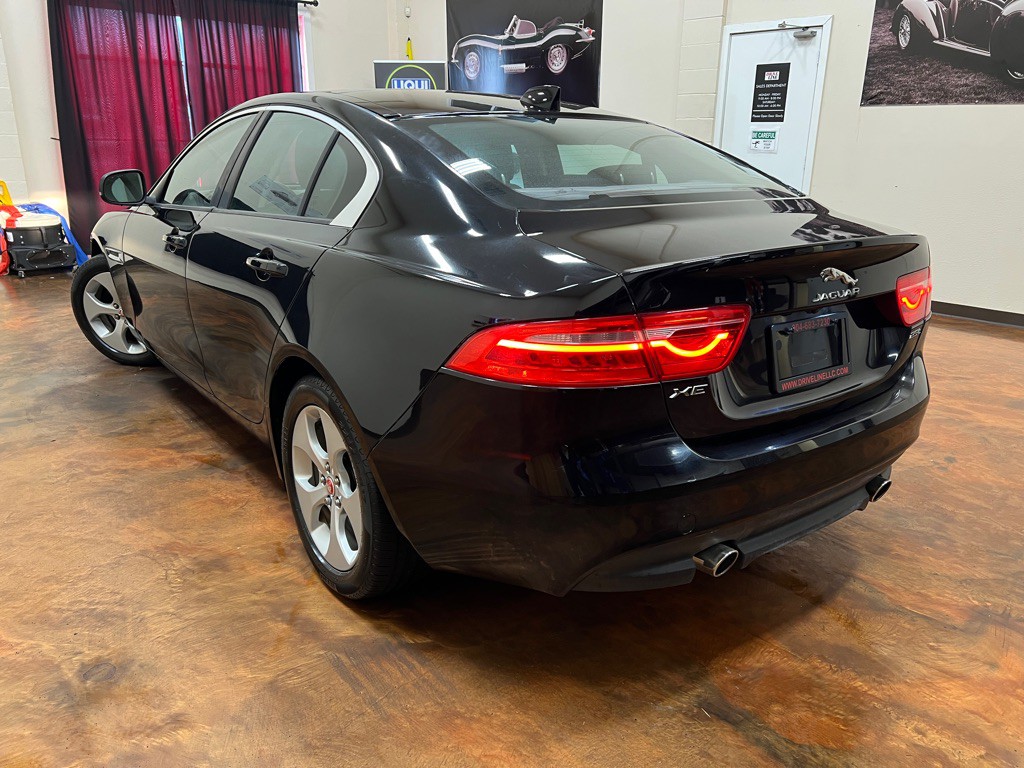 2017 Jaguar XE Image 2