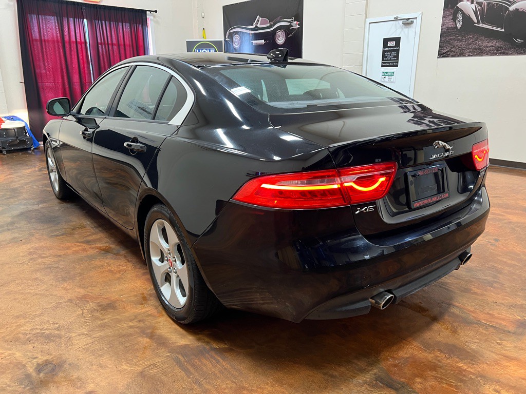 2017 Jaguar XE Image 7