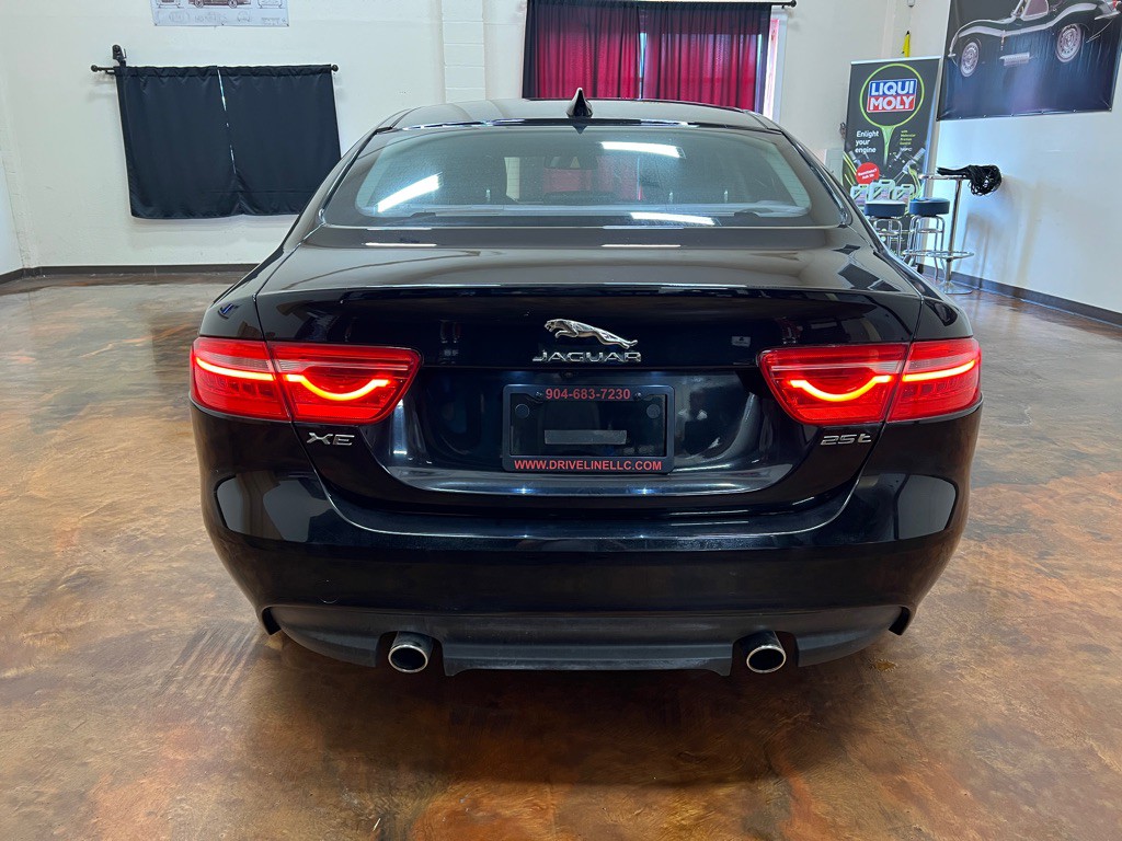 2017 Jaguar XE Image 8