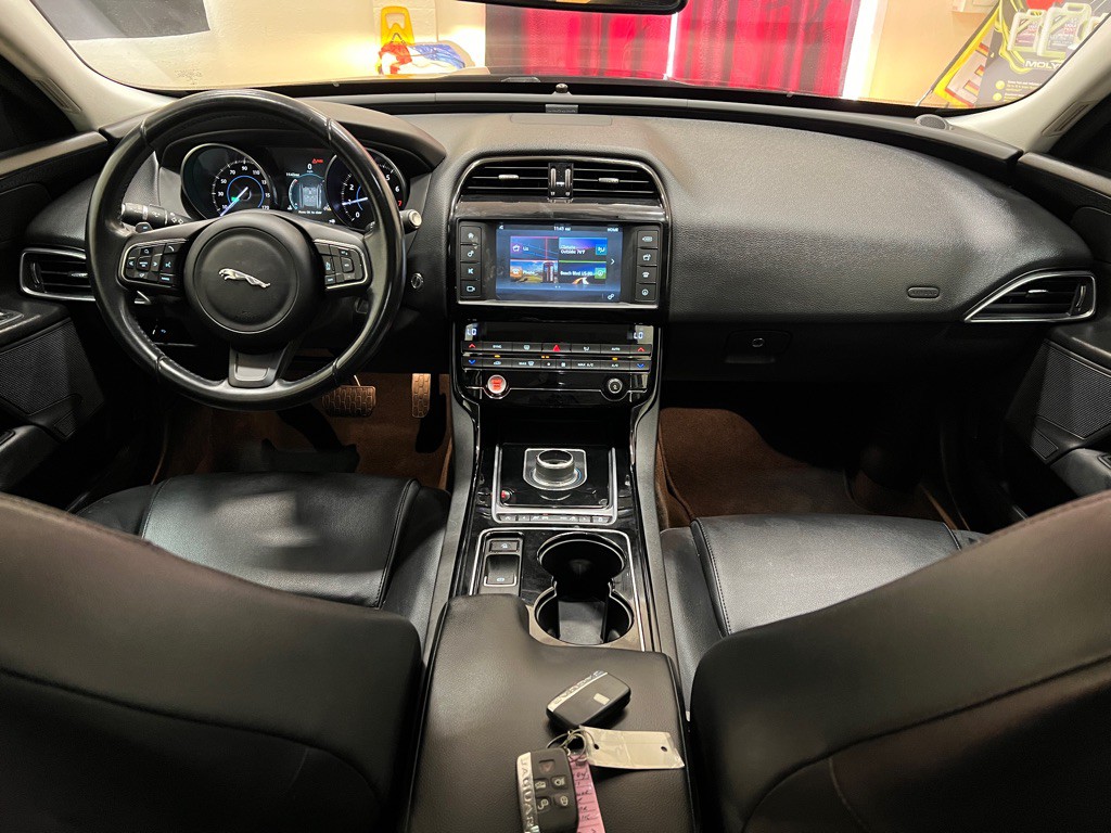 2017 Jaguar XE Image 14