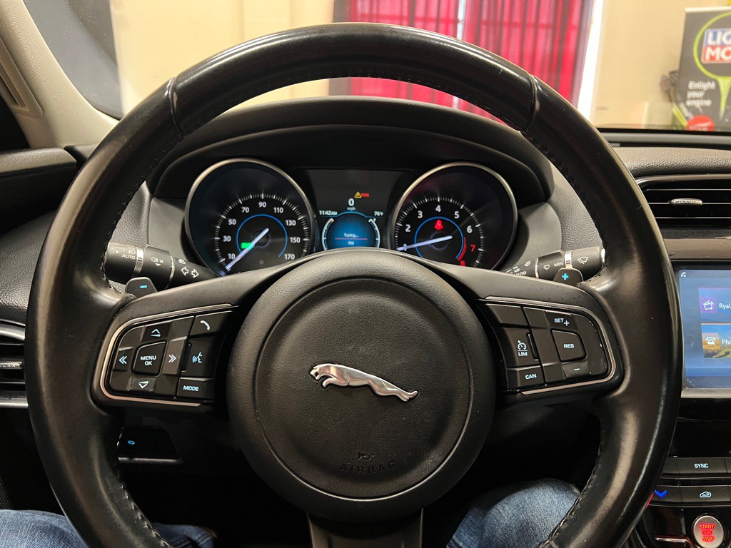 2017 Jaguar XE Image 18