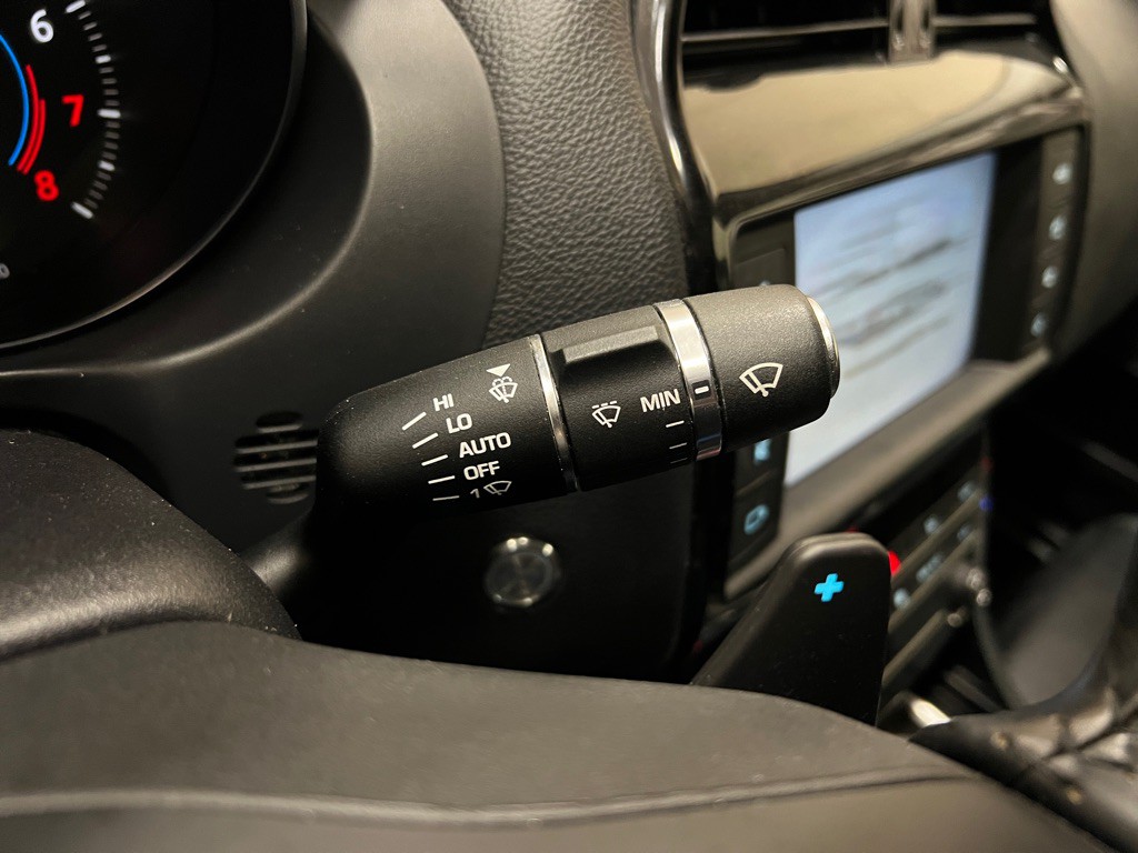 2017 Jaguar XE Image 21
