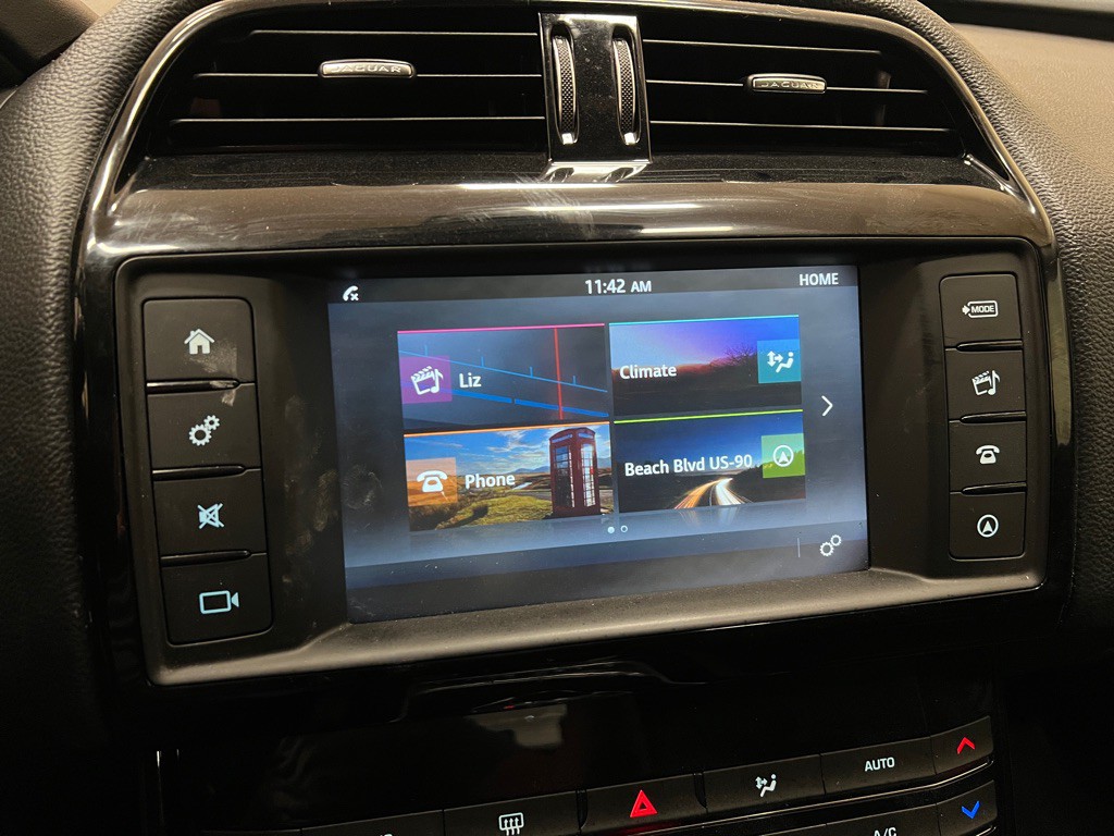 2017 Jaguar XE Image 23